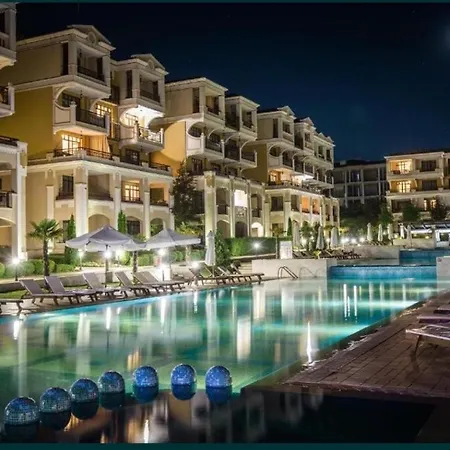 студио в затворен комплекс Blue Apartman *